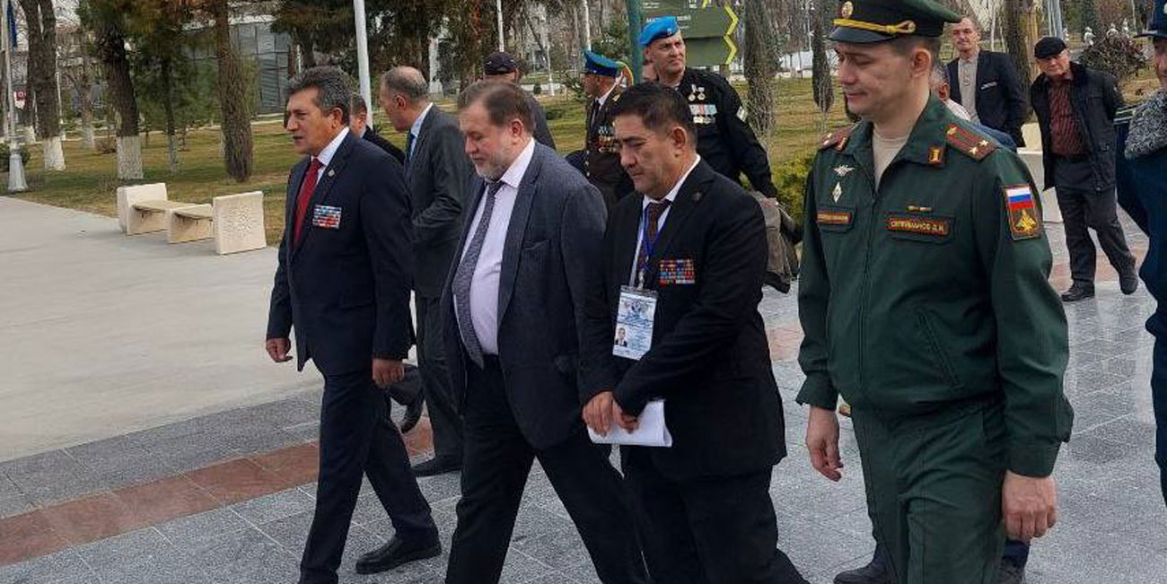 Посол России принял участие в возложении цветов в День памяти воинов-интернационалистов в Ташкенте